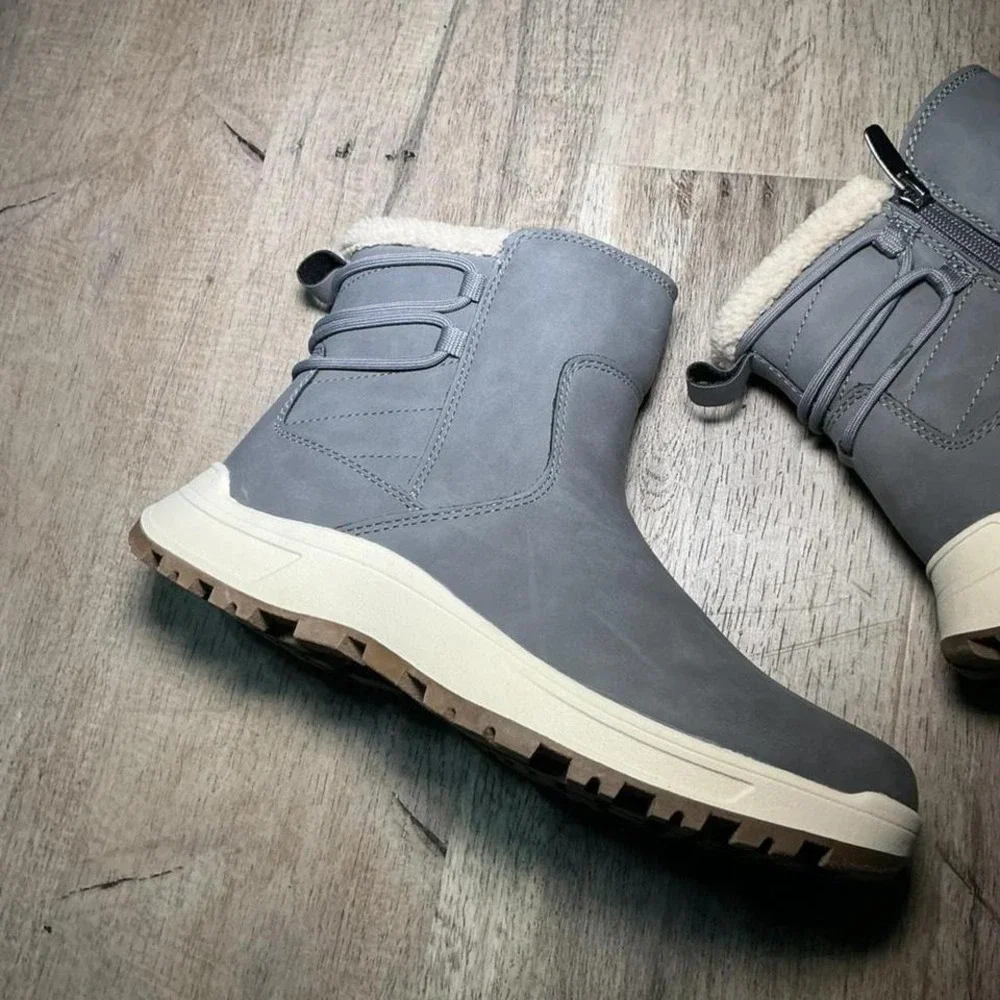 Khombu Grey Leather‎ Fur Lined Ankle Boots Winter Size 9 NWT